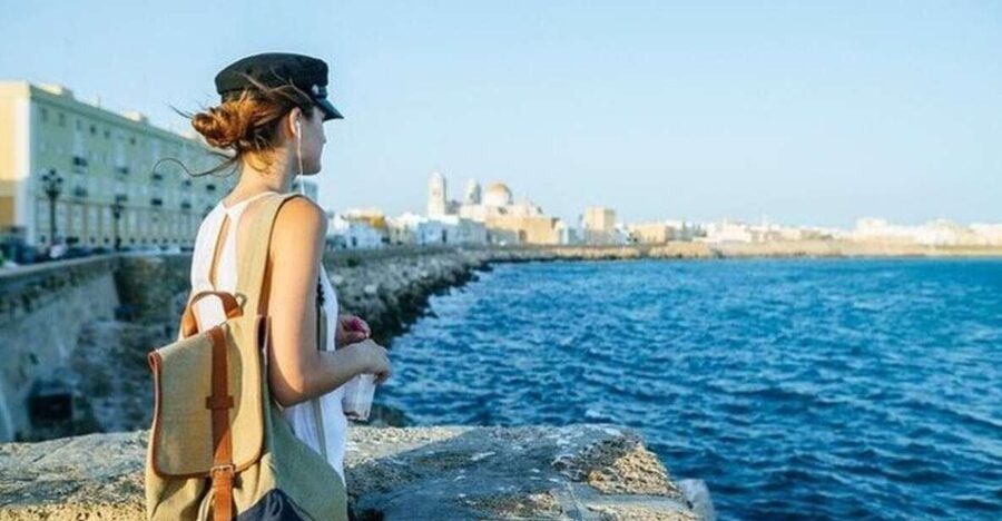 From Seville: Jerez and Cadiz Day Trip - Cádiz: a compact walk through an old city