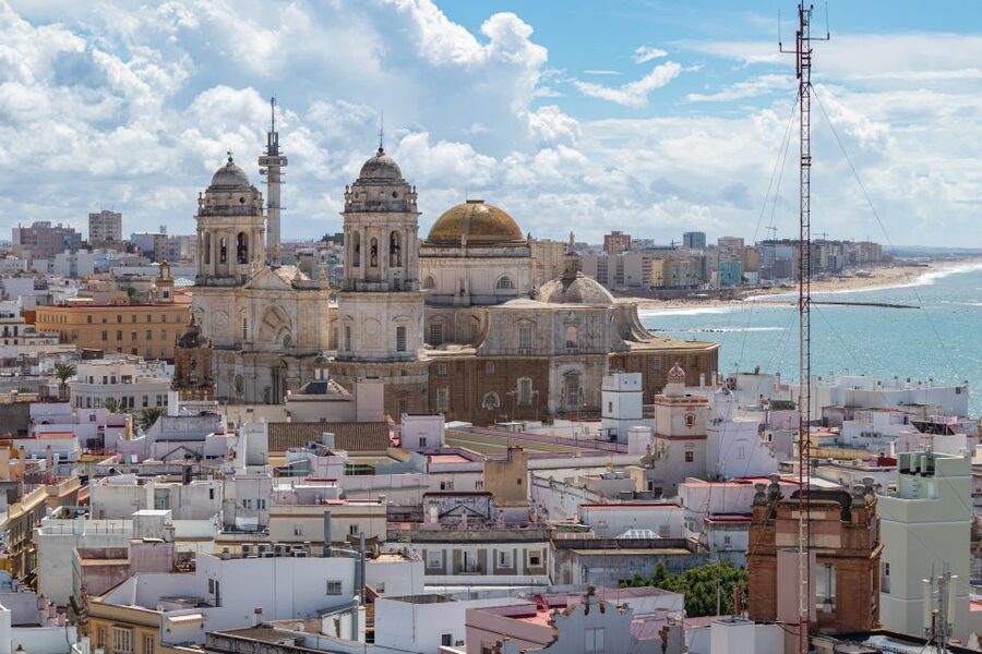 From Seville: Private Day Trip to Cádiz with Guide - Free time for lunch and a second look
