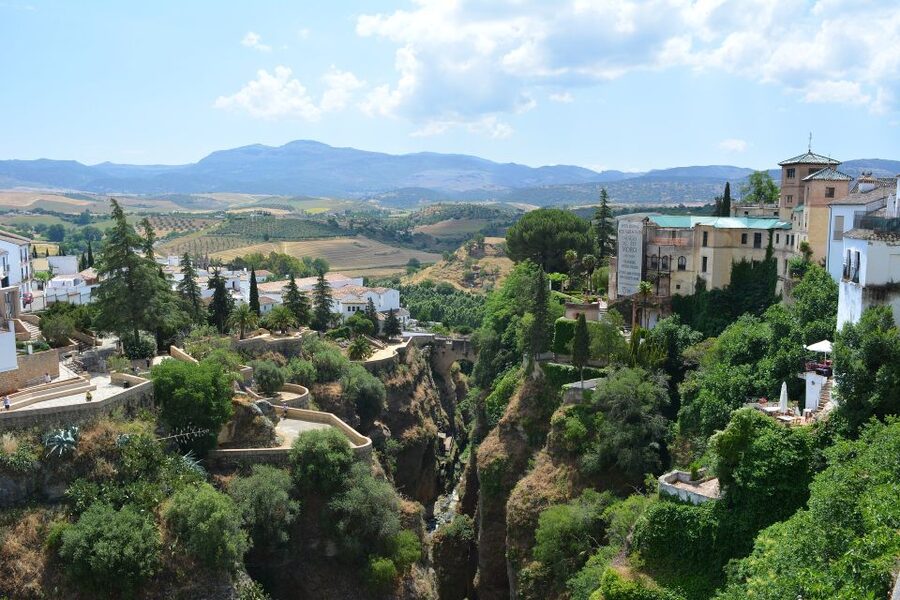From Seville: Ronda and Setenil de Las Bodegas Private Tour - A guided walk with a useful start and finish