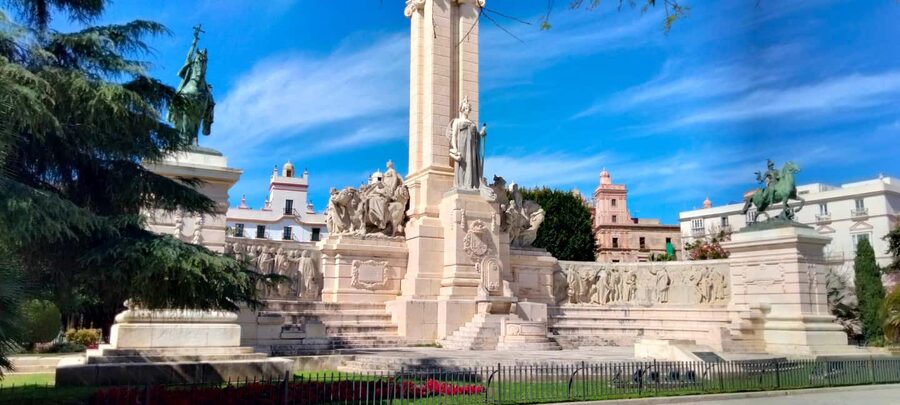 Guided visit on foot through Cádiz: stories from the hand of a local guide - Cádiz through a local’s stories