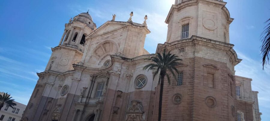 Guided visit on foot through Cádiz: stories from the hand of a local guide - A walk through the historic center