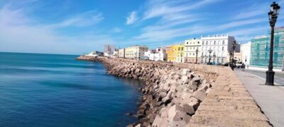 Guided visit on foot through Cádiz: stories from the hand of a local guide