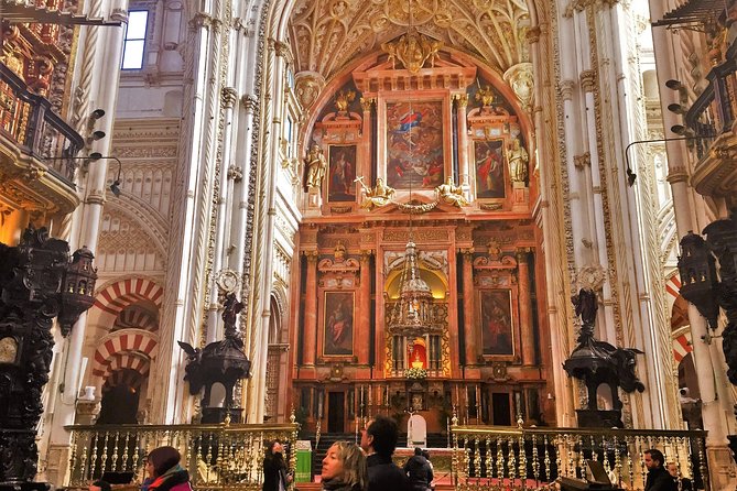 Mosque-Cathedral, Alcazar & Jewish Quarter with Tickets - How the guide shapes the day