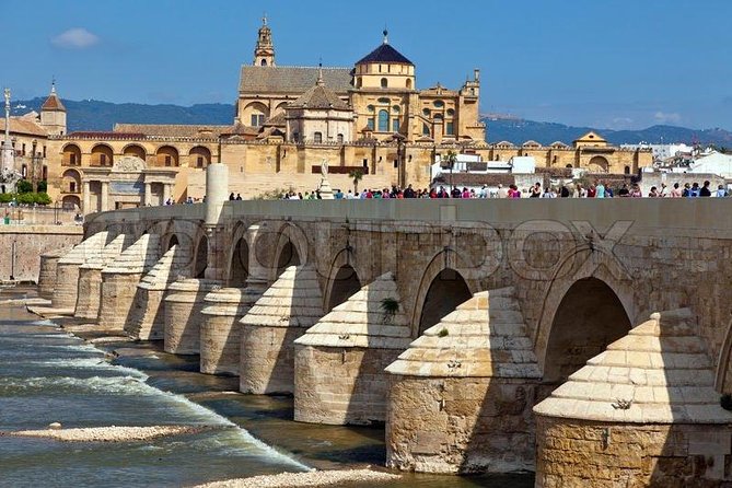 Mosque-Cathedral, Alcazar & Jewish Quarter with Tickets - Make the walk work for you