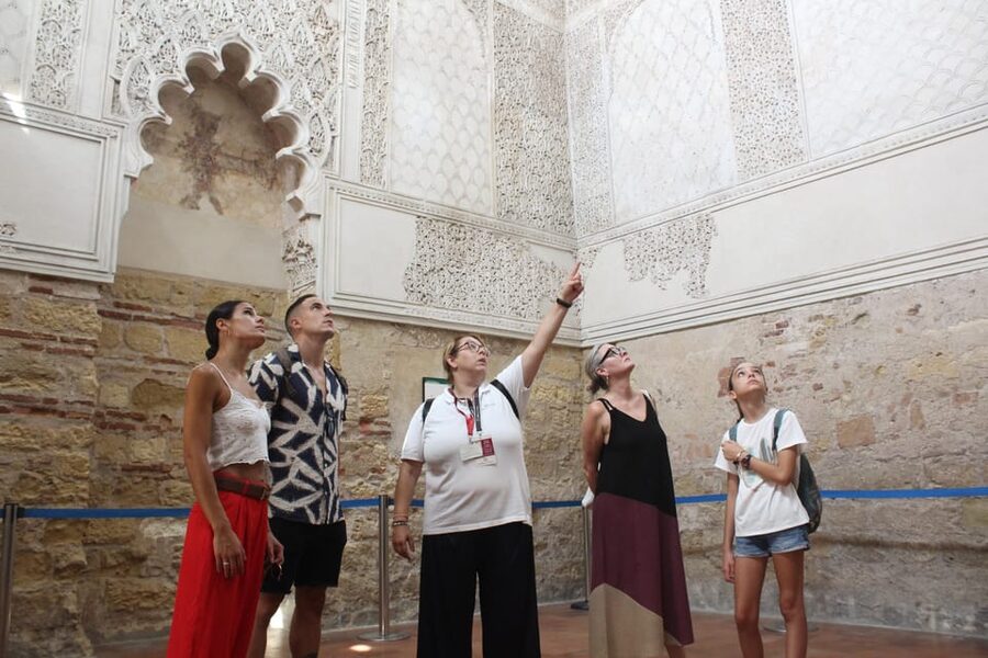 Mosque-Cathedral of Cordoba and Jewish Quarter Tour - Walk the Jewish Quarter’s narrow lanes