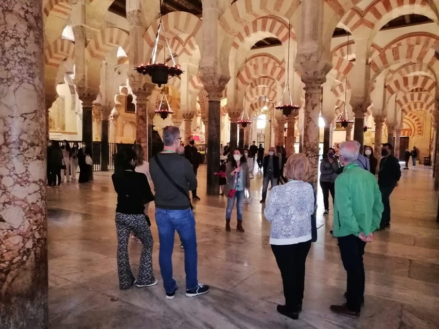 Mosquée Cathédrale tour guidé en petit group en français - The mosque’s Islamic origins and the column forest