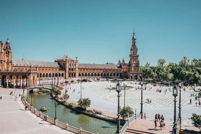 One-way Private Transfer From/To Sevilla Airport - Finding Your Driver in Arrivals