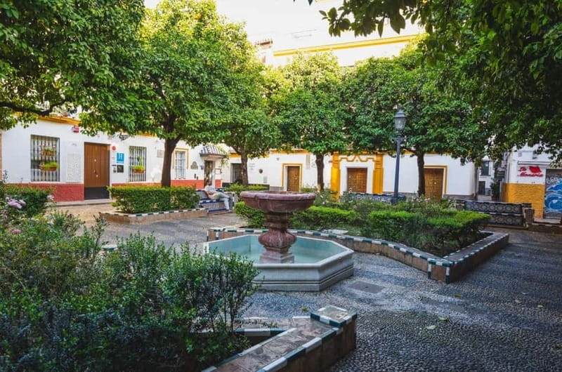Private Guided Tour of Complete Seville and Jewish Quarter - Crossing to Triana