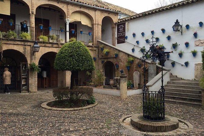 Private Visit Mosque-Cathedral, Jewish quarter, Alcazar and Synagogue - The Alcázar and its gardens