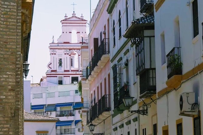 Sevilla Food Tour: Tapas, Wine, History & Traditions - Starting with chicharrones and a montaíto
