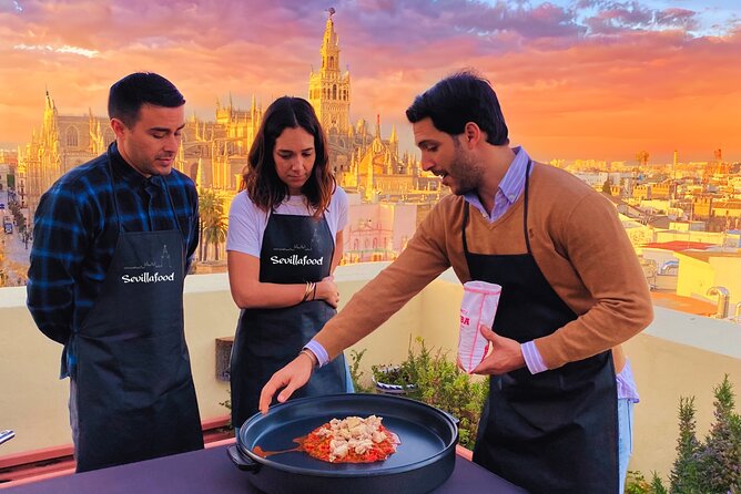 Sevilla: Rooftop Paella Cooking Class & 30-minute expert Q&A - Make paella with Fernando