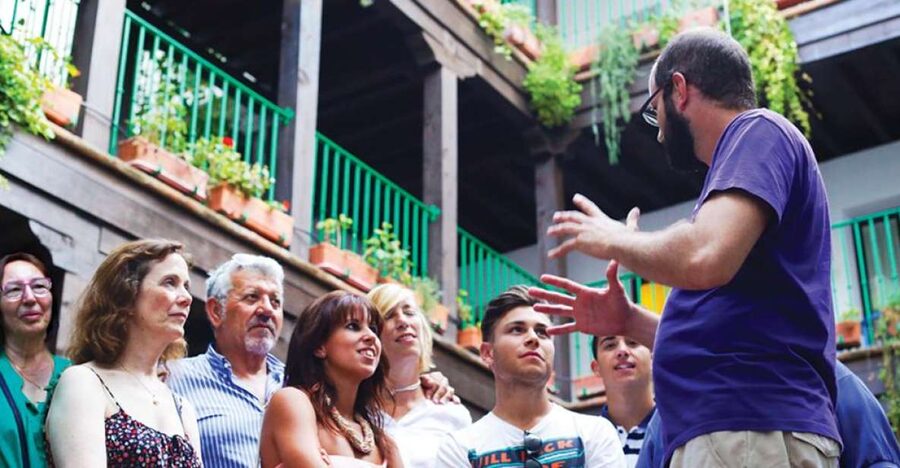 Seville: 1-Hour Walking Tour Barrio de Santa Cruz - From Santa Cruz’s old quarter to a modern landmark