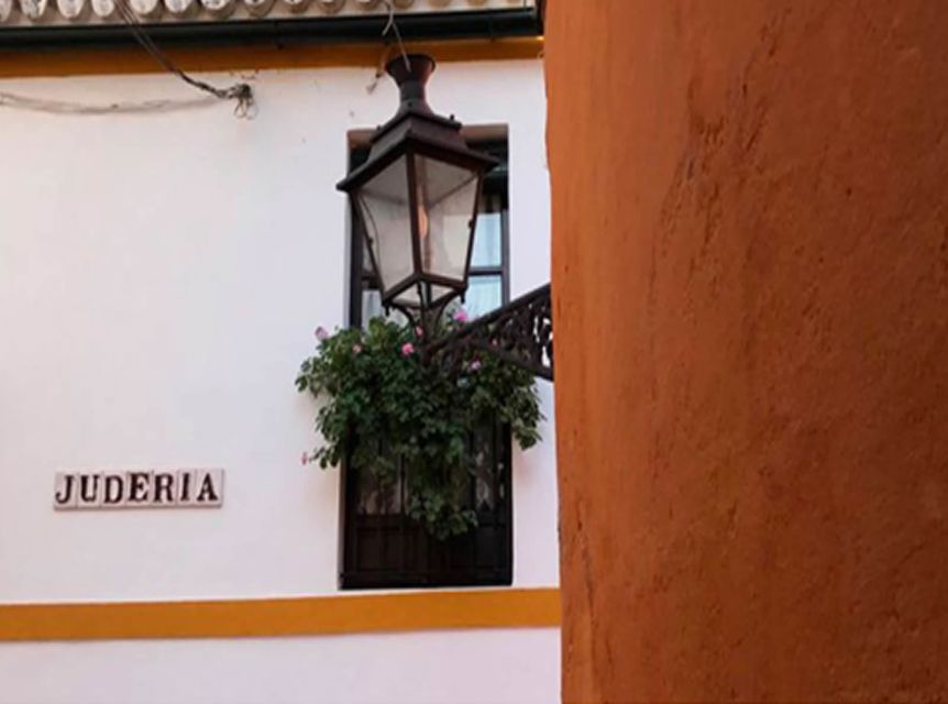 Seville: 1-Hour Walking Tour Barrio de Santa Cruz - Why the legends are worth your attention