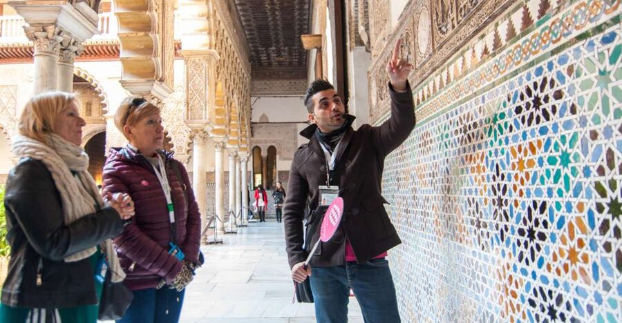 Seville: Alcázar and Cathedral Entry Ticket and Guided Tour - Why a guide helps at the Alcázar