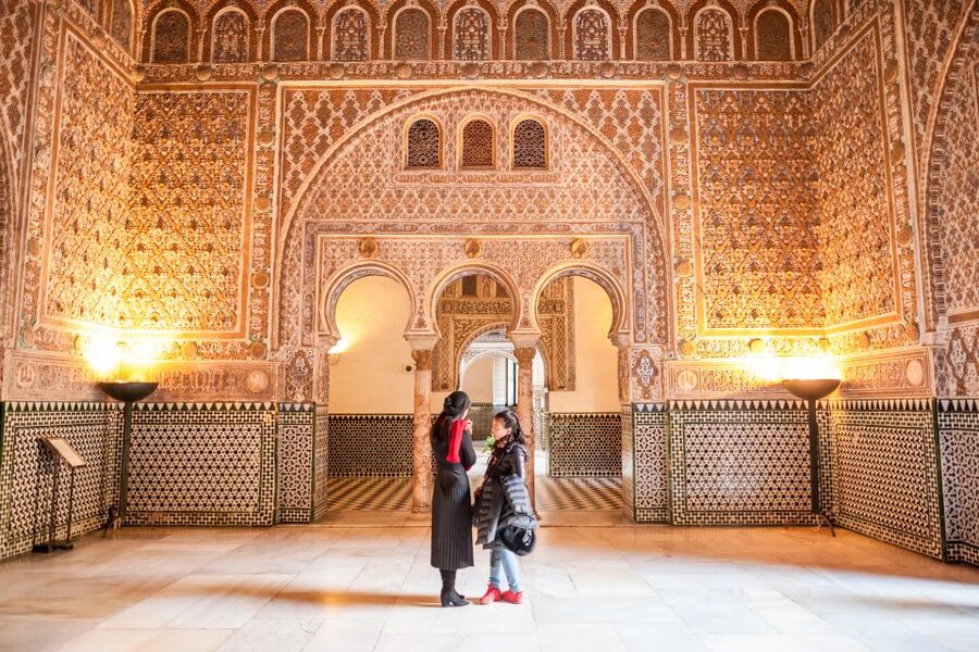 Seville: Alcazar Guided Tour with Entrance - A 90-minute introduction to a complex palace
