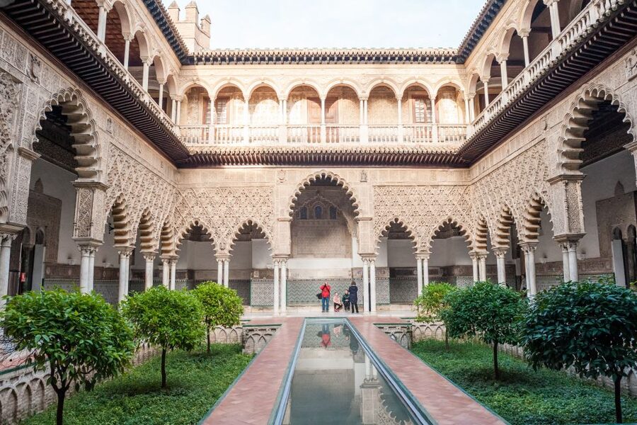 Seville: Alcazar Guided Tour with Entrance - What the small group changes