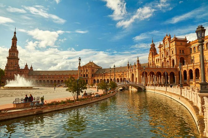 Seville & Alcazar Skip the Line from Cadiz Port (Cruisers Only) - Walking through Santa Cruz