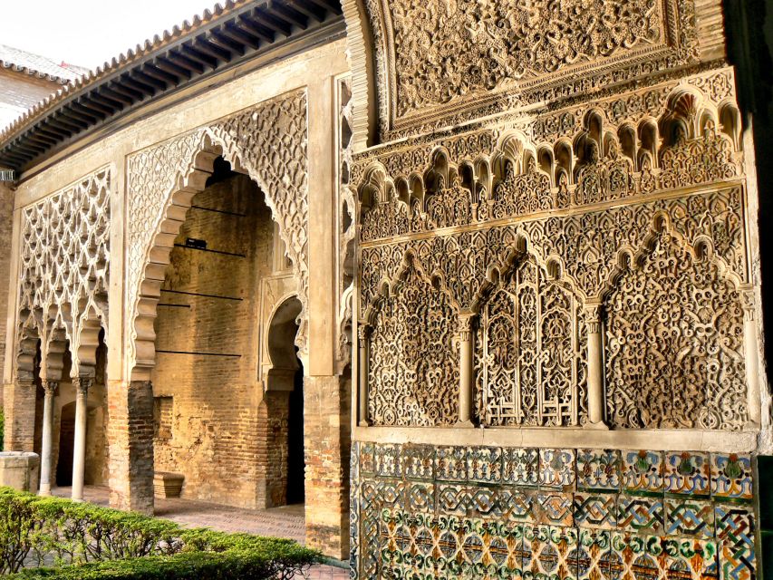 Seville: Alcázar Tour with Tickets Included - A royal palace with more than pretty rooms