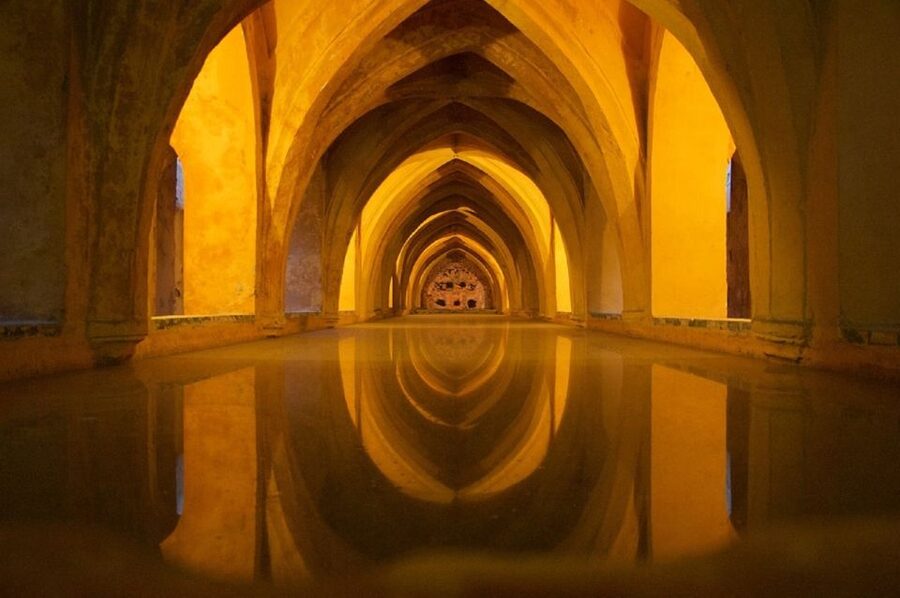 Seville: Alcázar Tour with Tickets Included - What a guide adds