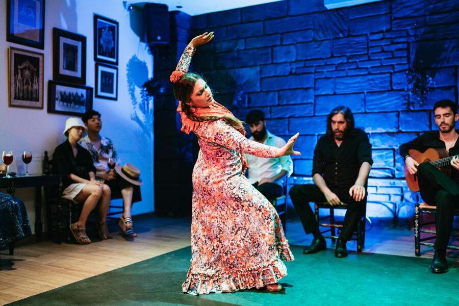 Seville: Baraka Sala Flamenca Show with Drink in Triana - A small room for a close-up flamenco show