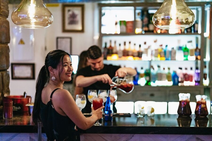 Seville: Baraka Sala Flamenca Show with Drink in Triana - FAQ