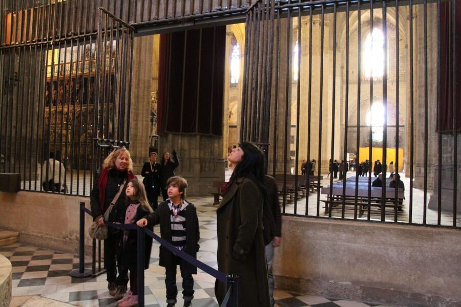 Seville: Cathedral and Giralda Skip-the-line Guided Tour - What makes this tour worth considering