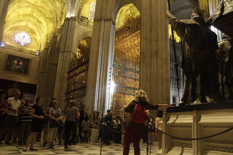 Seville: Cathedral and Giralda Skip-the-line Guided Tour - Murillo, the altar and the art inside