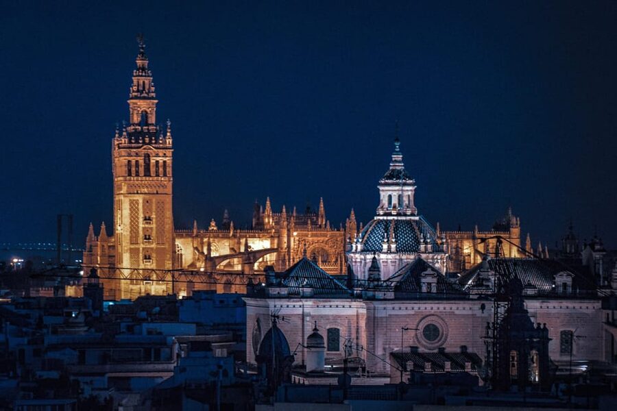 Seville Cathedral and Giralda Tower Guided Tour and Tickets - Why a guide helps inside Seville Cathedral