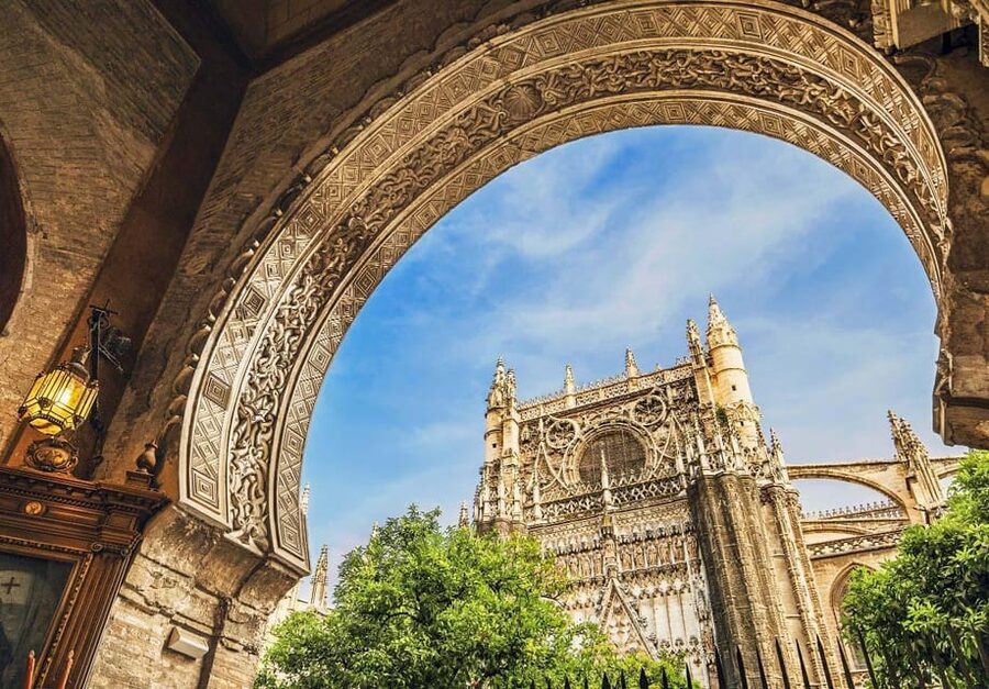 Seville Cathedral and Giralda Tower Guided Tour and Tickets - A smooth visit depends on the meeting point