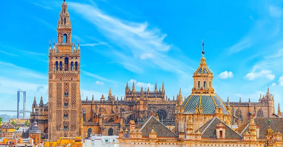 Seville: Cathedral and La Giralda Entry Ticket - Look beyond the famous artworks