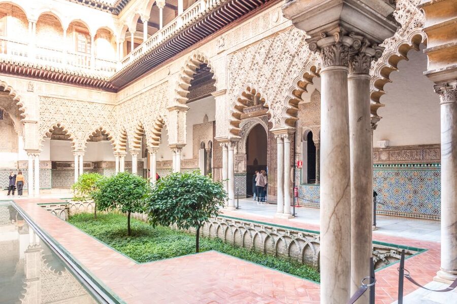 Seville: Cathedral, Giralda & Alcazar Entry With Guided Tour - Why pair the cathedral and Alcázar