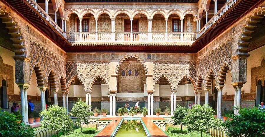 Seville: Cathedral, Giralda & Alcázar Guided Tour - The Giralda, from minaret to bell tower