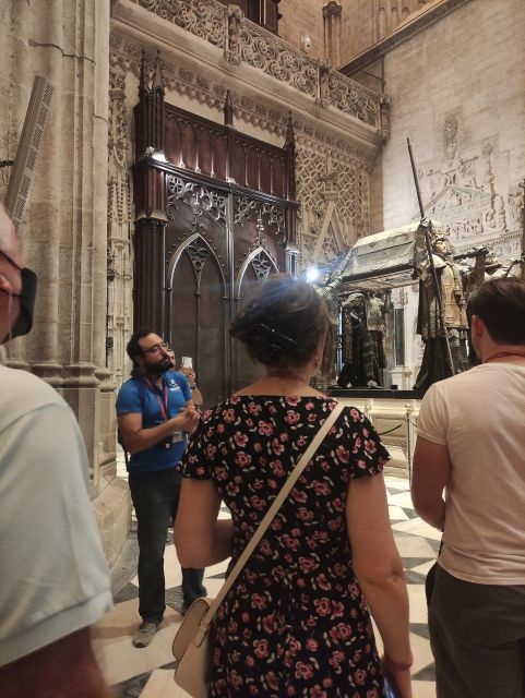 Seville: Cathedral & Giralda Guided Tour with Entry Tickets - The orange tree patio and the Giralda climb