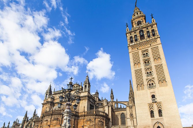 Seville: Cathedral & Giralda Guided Tour with Tickets - At a glance