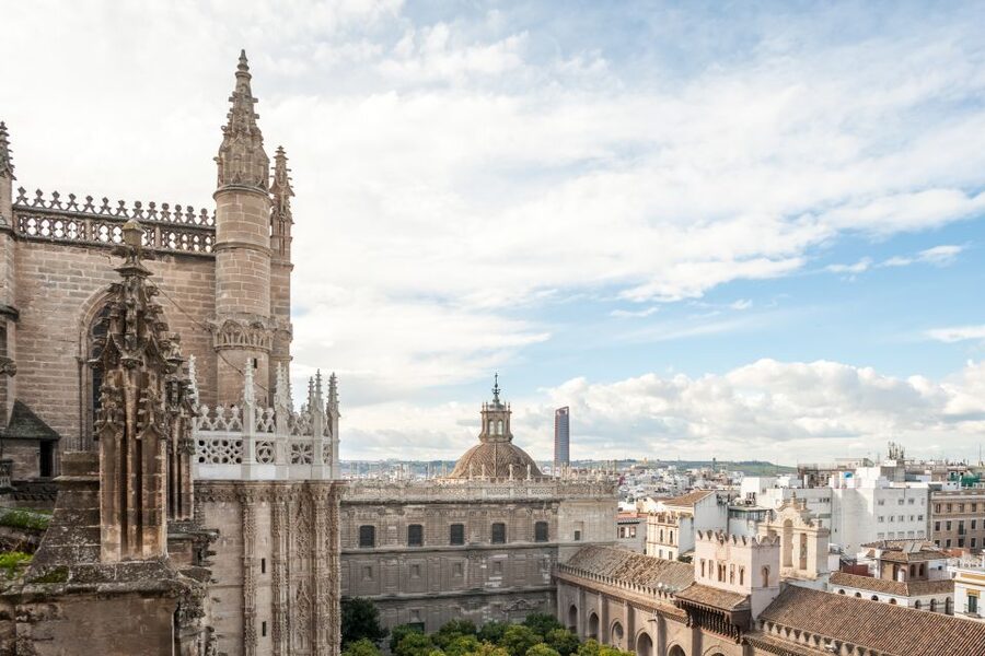 Seville: Cathedral Guided Tour with Optional Alcázar - Climbing La Giralda for a city view