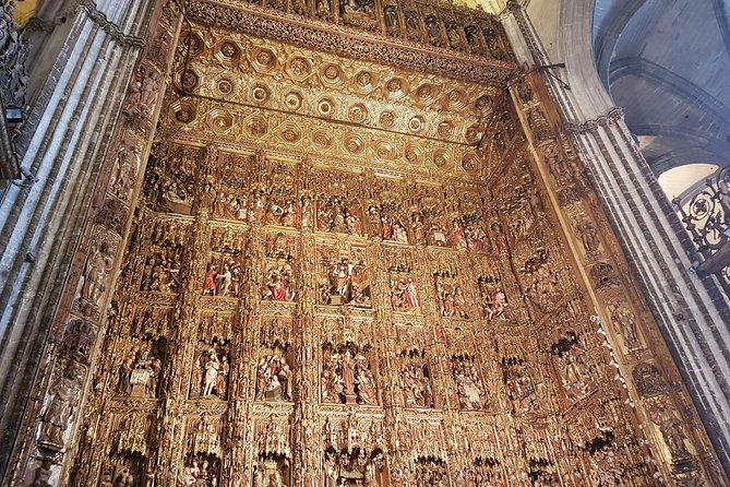 Seville Cathedral Tour including tickets and skip the line entry - The guide and headsets: the human part of the visit