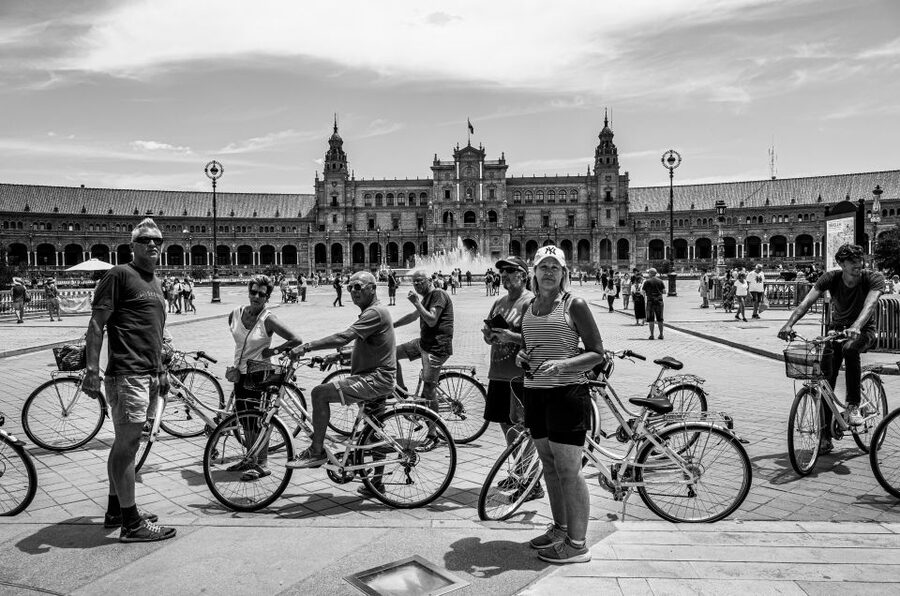 Seville: City Sightseeing and Local Culture Bike Tour - Local guides make the difference