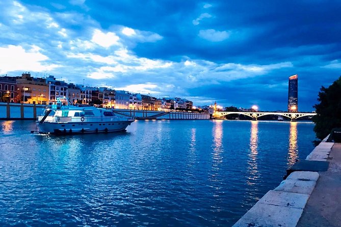 Seville: Cruise along the Guadalquivir River with appetizer - Ham, Manchego, and one drink
