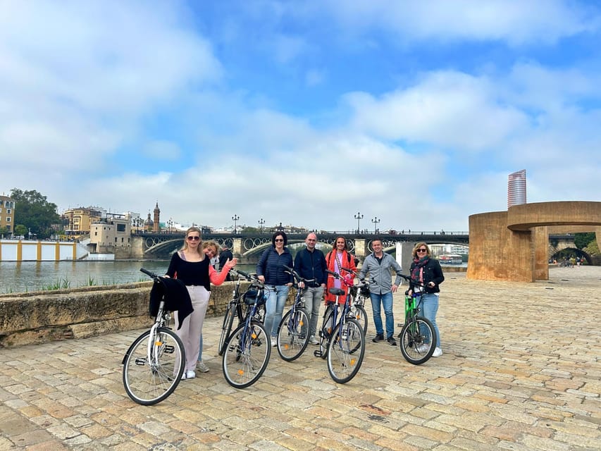 Seville: Dutch Cycling Highlights Tour with local guide - Starting in Santa Cruz, then setting out