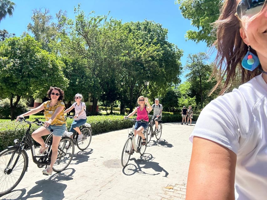 Seville: Dutch Cycling Highlights Tour with local guide - A relaxed pace, with plenty to take in