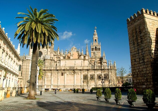Seville Evening Historical Tour with Haunted History - Ghost stories with a historical backbone