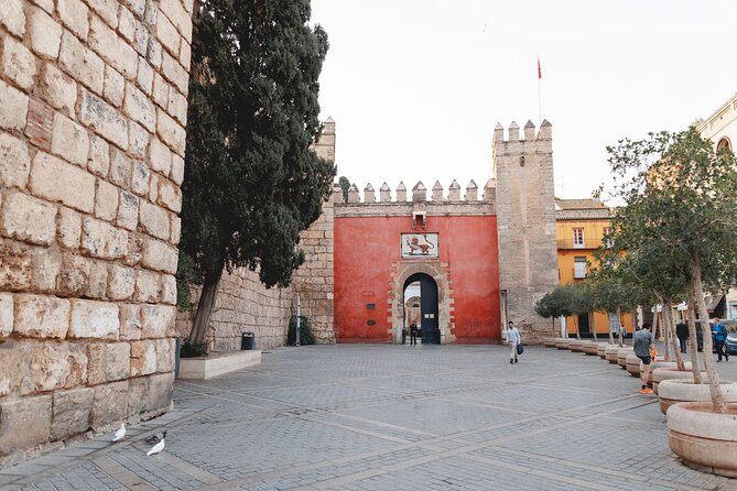 Seville Exclusive Beat the Crowds Guided Alcazar Before Opening - Who will get the most from this tour