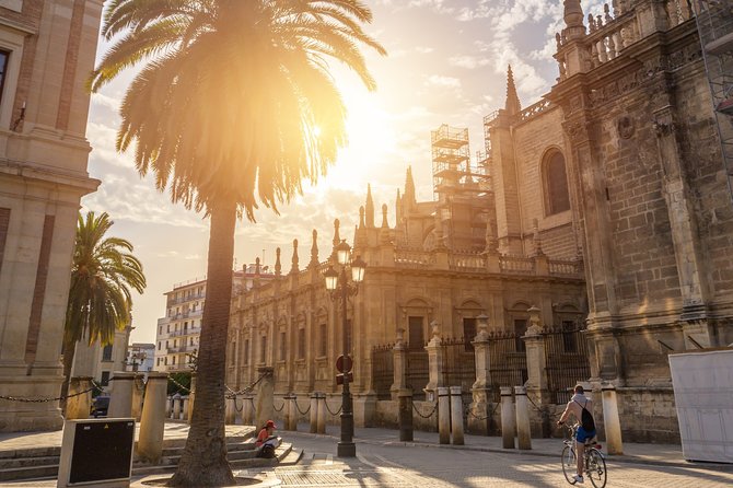Seville Former Jewish Quarter Walking Tour: Santa Cruz - From Plaza del Triunfo to Santa Cruz’s smaller squares