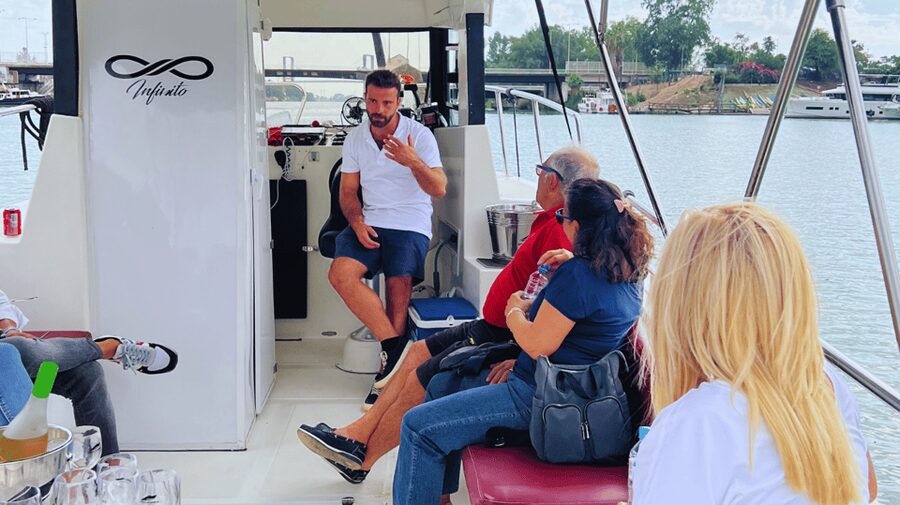 Seville: Guadalquivir River Boat Tour - Small boat, personal commentary