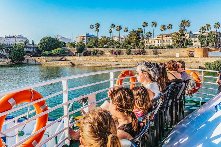 Seville: Guadalquivir River Cruise - Audio, staff, and onboard comforts