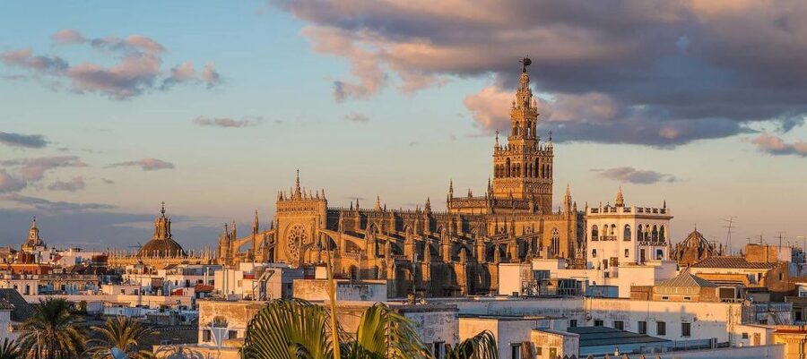 Seville: Guided Tour with Cathedral & Giralda Entrance - What the 75-minute Cathedral visit gives you