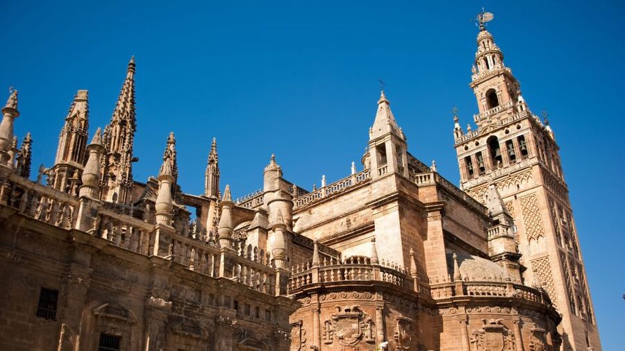 Seville: Guided Tour with Cathedral & Giralda Entrance - Why a guide makes a difference here