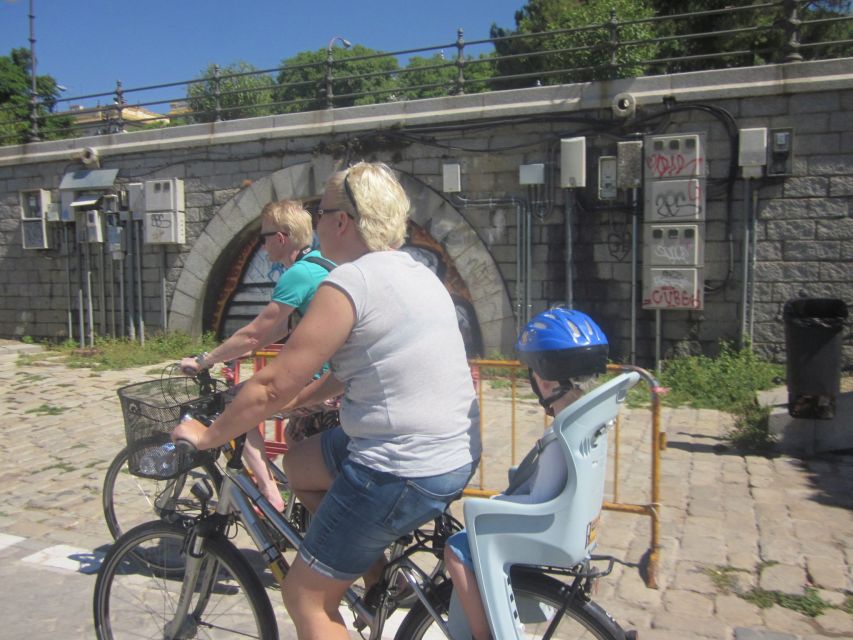 Seville: Highlights City Bike Tour - The pace, bikes and guide experience