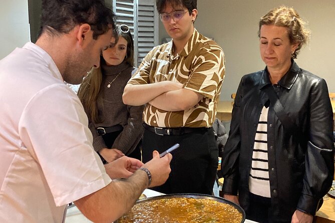 Seville: Paella Showcooking Experience - Who will enjoy this evening most?