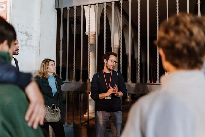Seville: Paranormal and Legends Guided Walking Tour - How the guide makes the evening